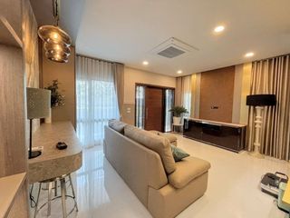 À louer et à vendre 5 chambres maison à Bang Phli, Samut Prakan