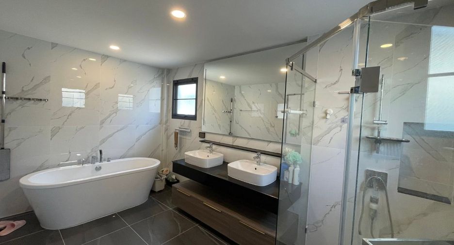 À louer et à vendre 5 chambres maison à Bang Phli, Samut Prakan
