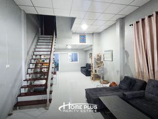 Casa adosada en venta de 6 habitaciones en Prawet, Bangkok