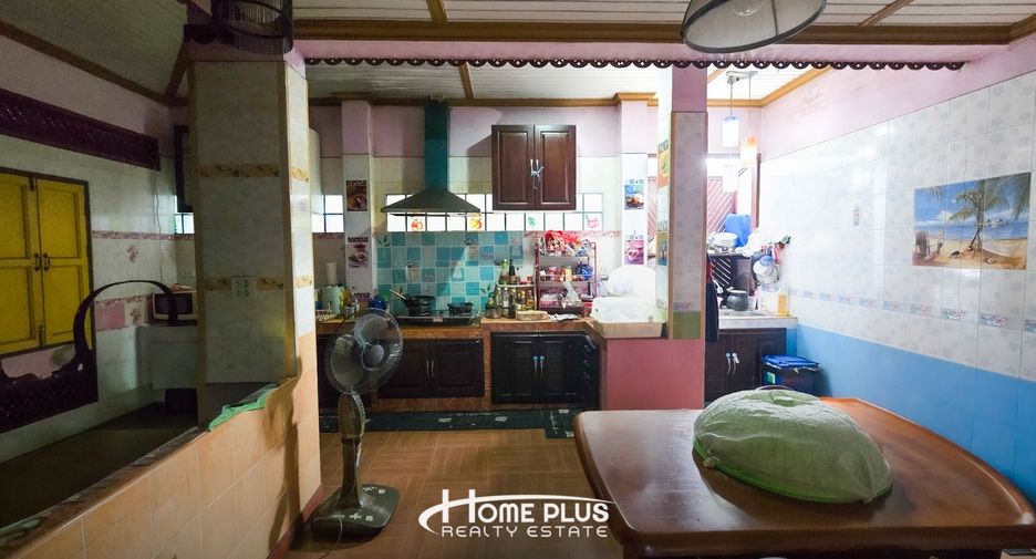 Casa adosada en venta de 6 habitaciones en Prawet, Bangkok
