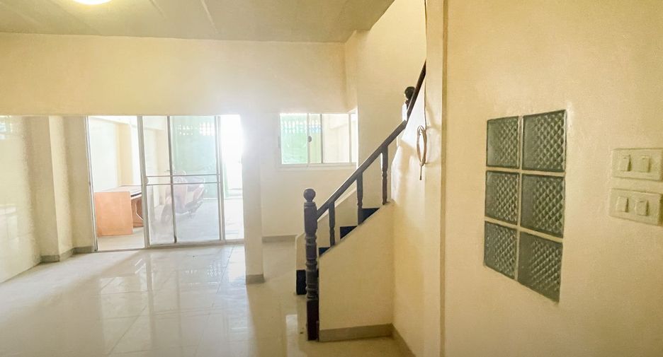À vendre 4 chambres maison de ville à Mueang Samut Prakan, Samut Prakan