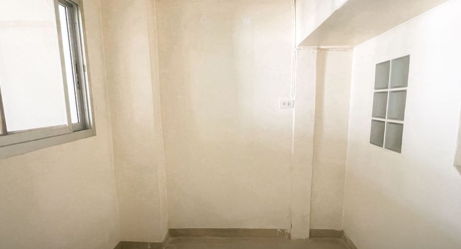 À vendre 4 chambres maison de ville à Mueang Samut Prakan, Samut Prakan