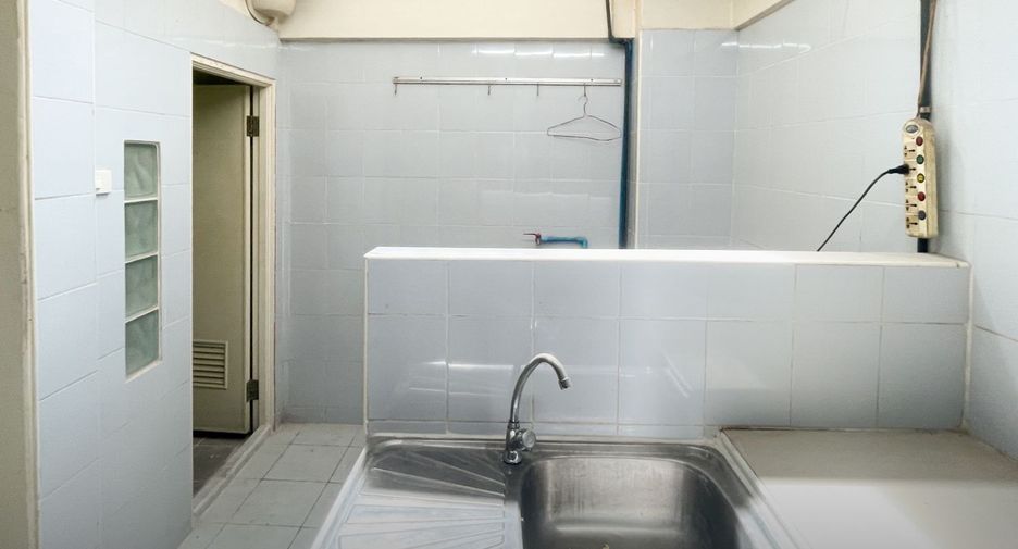 À vendre 4 chambres maison de ville à Mueang Samut Prakan, Samut Prakan