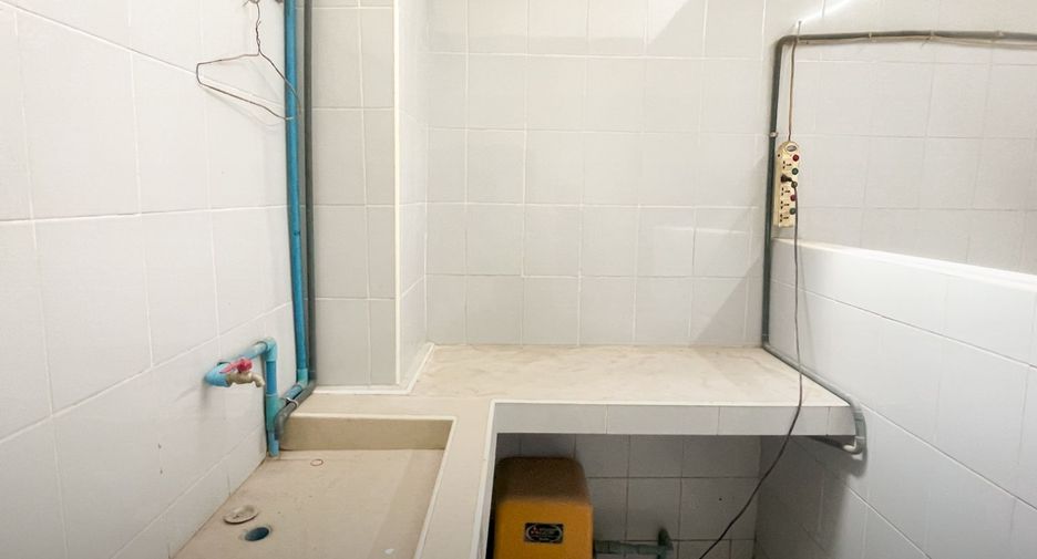 À vendre 4 chambres maison de ville à Mueang Samut Prakan, Samut Prakan