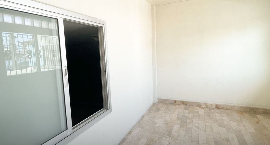 À vendre 4 chambres maison de ville à Mueang Samut Prakan, Samut Prakan