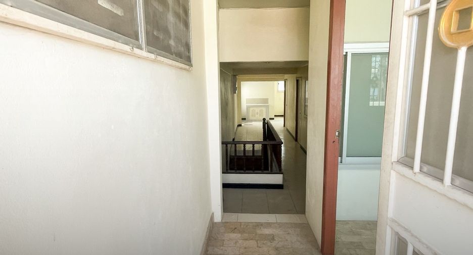 À vendre 4 chambres maison de ville à Mueang Samut Prakan, Samut Prakan