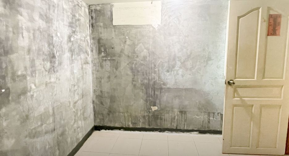 À vendre 4 chambres maison de ville à Mueang Samut Prakan, Samut Prakan