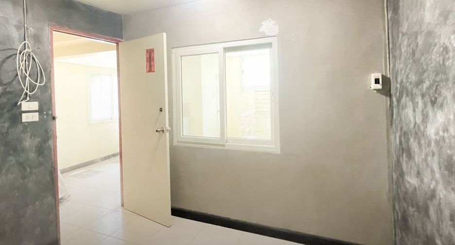 À vendre 4 chambres maison de ville à Mueang Samut Prakan, Samut Prakan