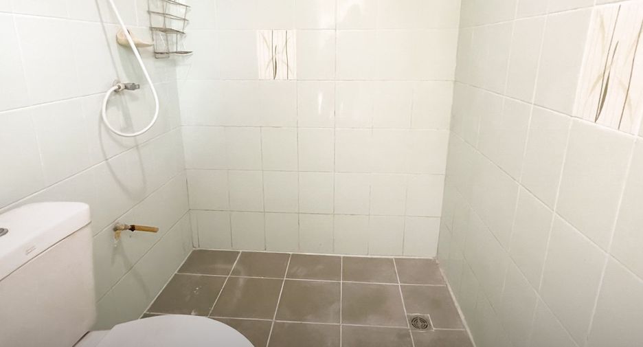 À vendre 4 chambres maison de ville à Mueang Samut Prakan, Samut Prakan