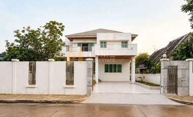 For sale 4 bedrooms house in Saphan Sung, Bangkok