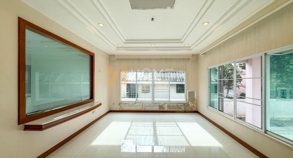 For sale 4 bedrooms house in Saphan Sung, Bangkok