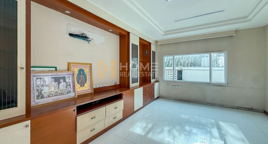 For sale 4 bedrooms house in Saphan Sung, Bangkok