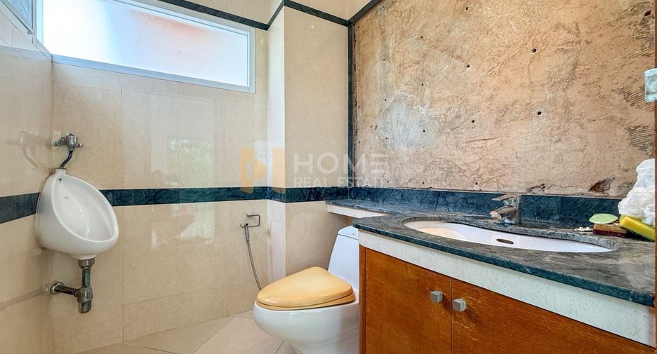 For sale 4 bedrooms house in Saphan Sung, Bangkok