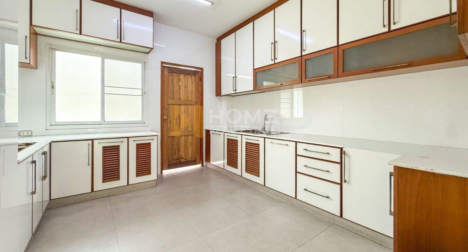 For sale 4 bedrooms house in Saphan Sung, Bangkok