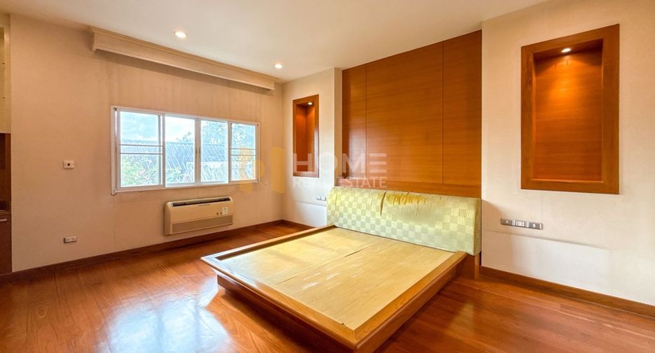 For sale 4 bedrooms house in Saphan Sung, Bangkok