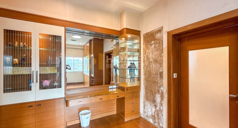 For sale 4 bedrooms house in Saphan Sung, Bangkok