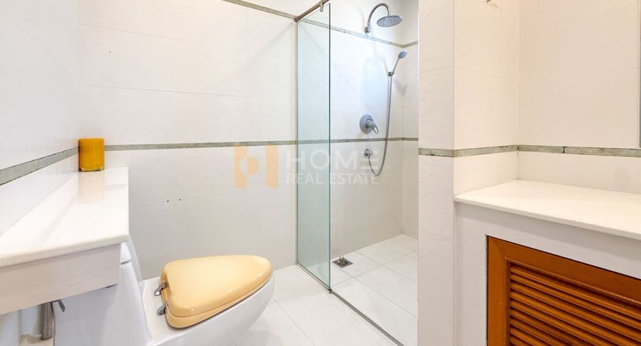 For sale 4 bedrooms house in Saphan Sung, Bangkok