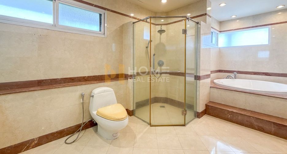 For sale 4 bedrooms house in Saphan Sung, Bangkok