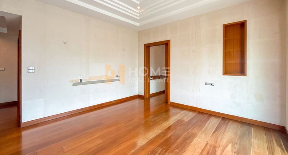 For sale 4 bedrooms house in Saphan Sung, Bangkok