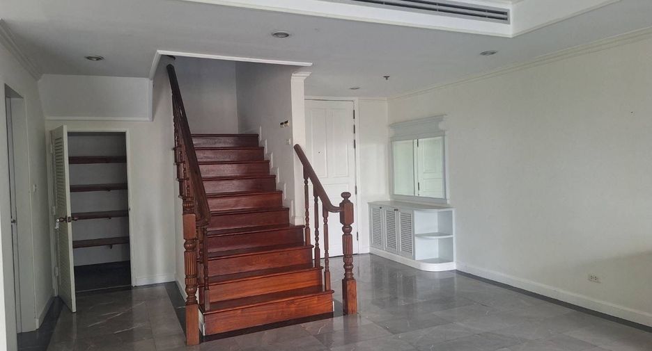 For rent 3 bedrooms condo in Khlong Toei, Bangkok