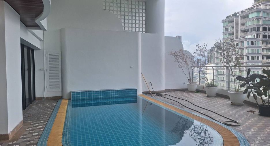 For rent 3 bedrooms condo in Khlong Toei, Bangkok