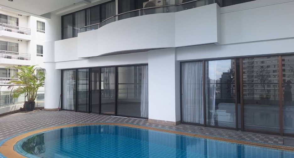 For rent 3 bedrooms condo in Khlong Toei, Bangkok