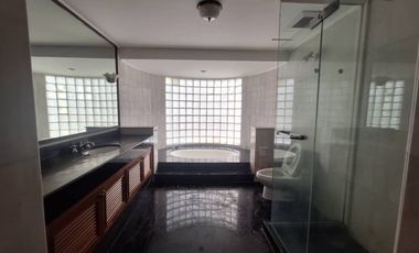 For rent 3 bedrooms condo in Khlong Toei, Bangkok