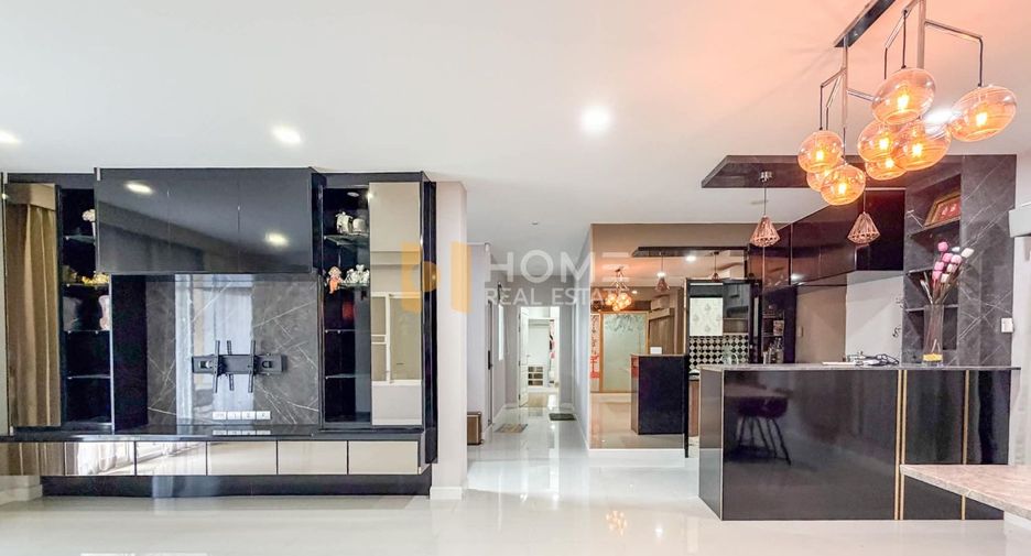À vendre 4 chambres maison à Phasi Charoen, Bangkok