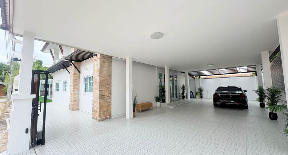 À louer et à vendre 5 chambres villa à East Pattaya, Pattaya