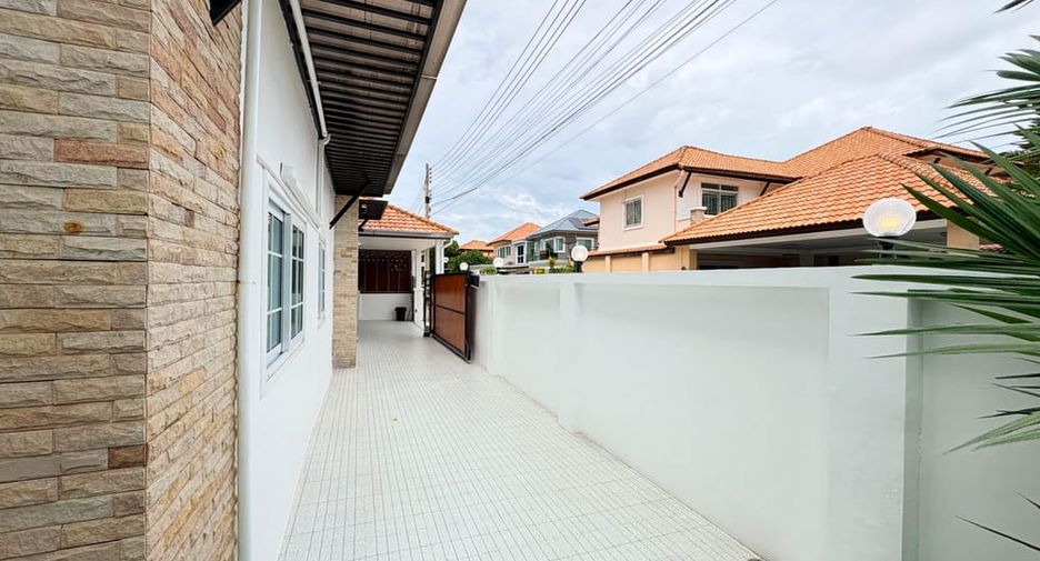 À louer et à vendre 5 chambres villa à East Pattaya, Pattaya