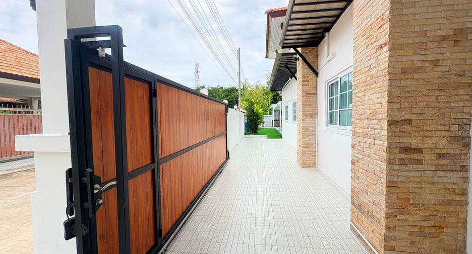 À louer et à vendre 5 chambres villa à East Pattaya, Pattaya