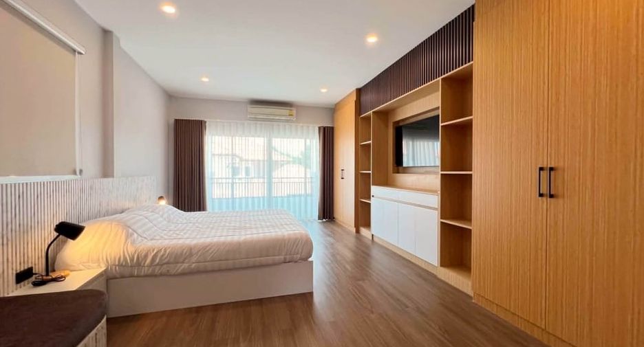 À louer et à vendre 5 chambres villa à East Pattaya, Pattaya
