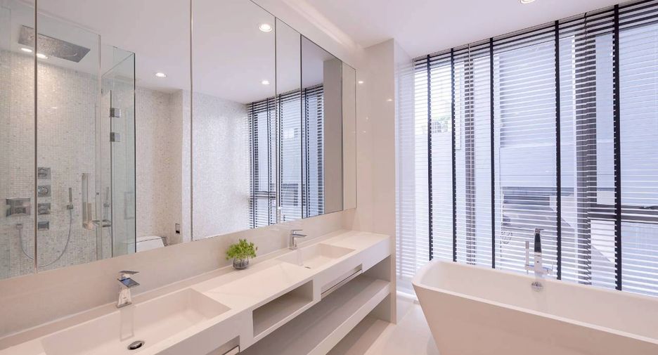 For rent and for sale 2 bedrooms condo in Khlong Toei, Bangkok