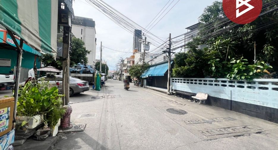 À vendre terrain à Yan Nawa, Bangkok