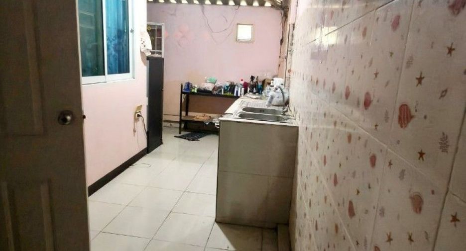 Reihenhaus zum Kauf mit 2 Zimmer in Phan Thong, Chonburi
