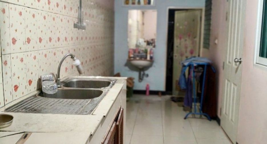 Reihenhaus zum Kauf mit 2 Zimmer in Phan Thong, Chonburi