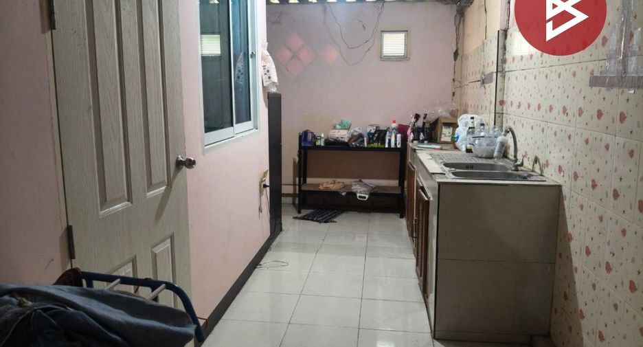 Reihenhaus zum Kauf mit 2 Zimmer in Phan Thong, Chonburi
