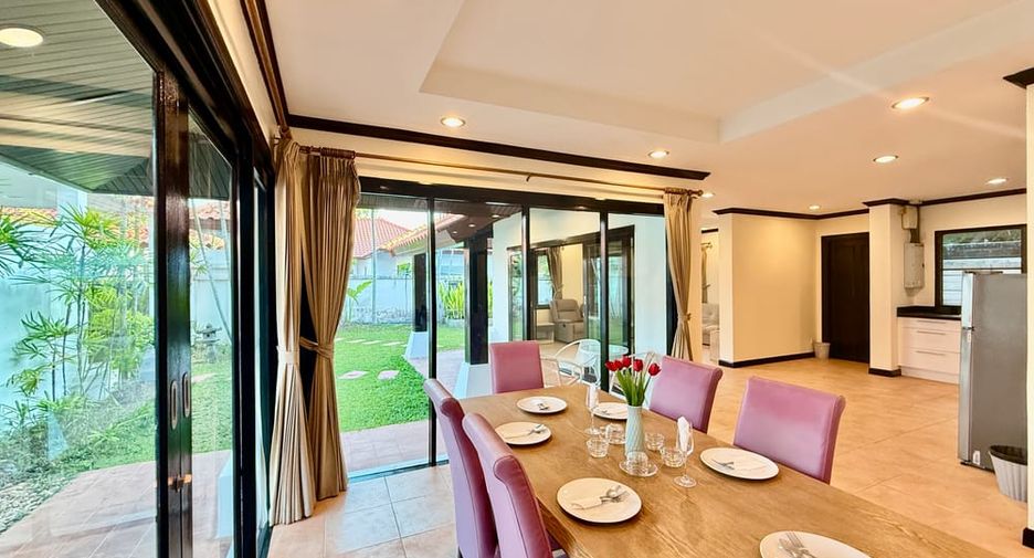 For rent 3 bedrooms villa in Huay Yai, Pattaya