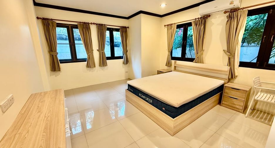 For rent 3 bedrooms villa in Huay Yai, Pattaya