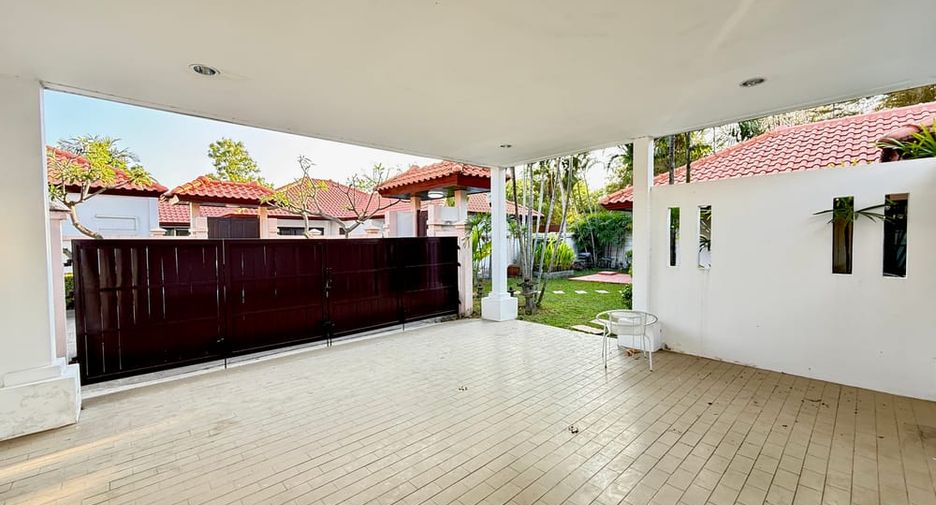 For rent 3 bedrooms villa in Huay Yai, Pattaya