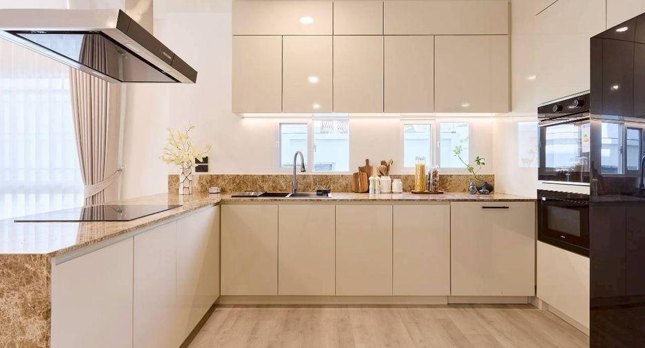 For sale 4 bedrooms house in Mueang Chiang Mai, Chiang Mai