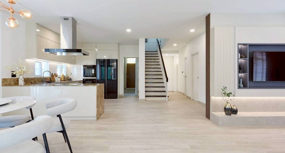 For sale 4 bedrooms house in Mueang Chiang Mai, Chiang Mai