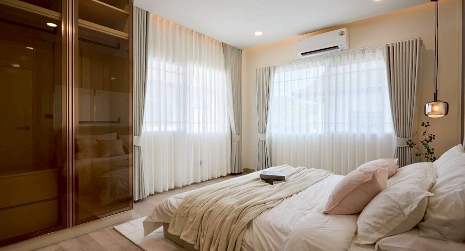 For sale 4 bedrooms house in Mueang Chiang Mai, Chiang Mai