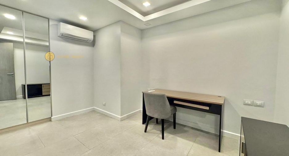 For sale 3 bedrooms condo in Jomtien, Pattaya
