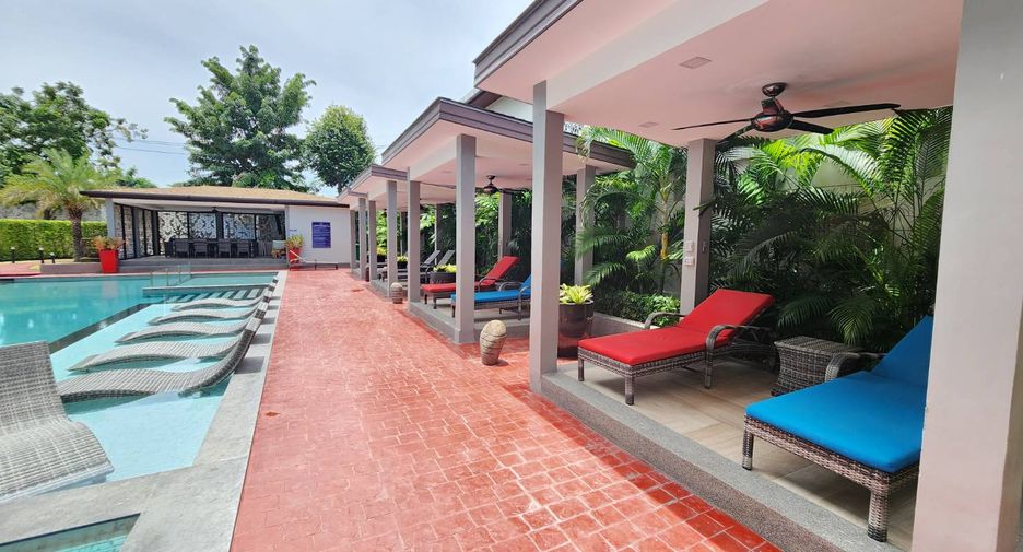 For sale 3 bedrooms condo in Jomtien, Pattaya