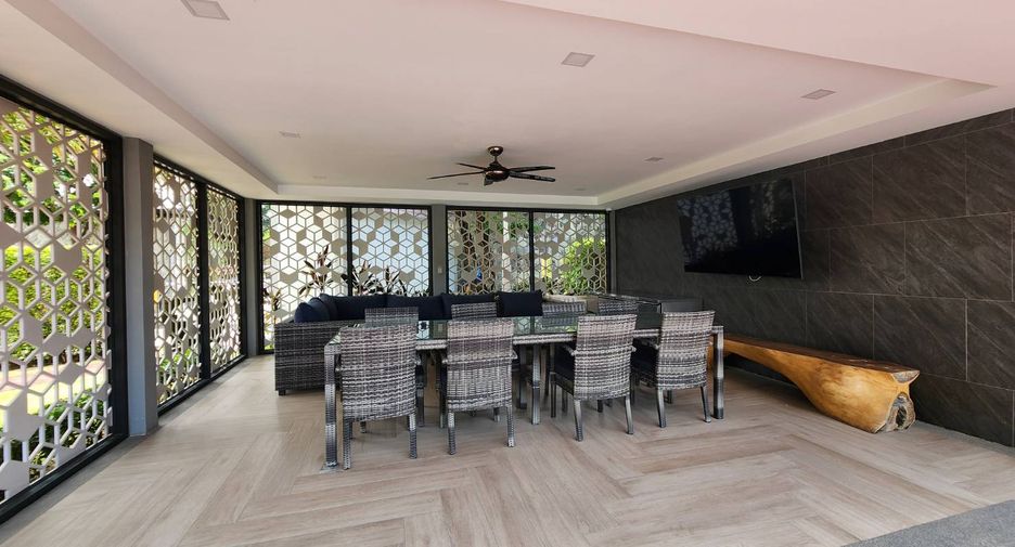 For sale 3 bedrooms condo in Jomtien, Pattaya