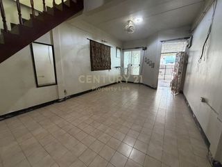 For sale 2 bedrooms townhouse in Huai Khwang, Bangkok
