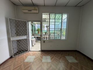 For sale 2 bedrooms townhouse in Huai Khwang, Bangkok