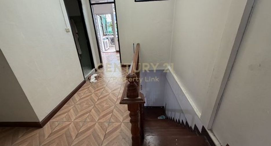 For sale 2 bedrooms townhouse in Huai Khwang, Bangkok