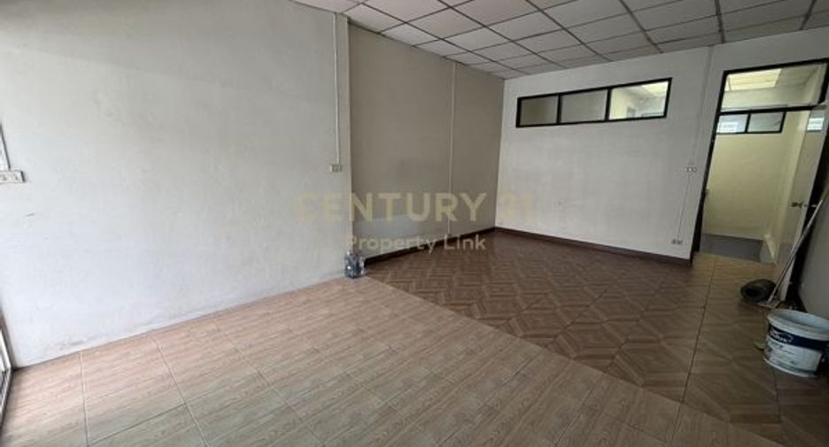 For sale 2 bedrooms townhouse in Huai Khwang, Bangkok